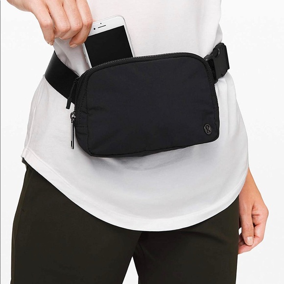 Lululemon Everywhere Belt Bag Black NWT - Picture 7 of 7